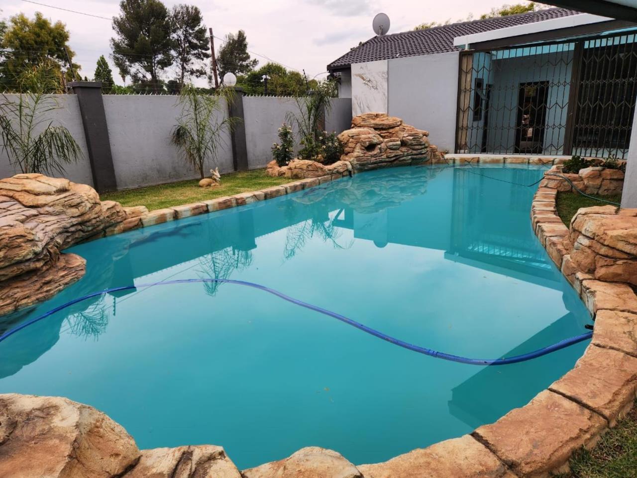 Gabriel'S Gate Hotel Johannesburg Buitenkant foto
